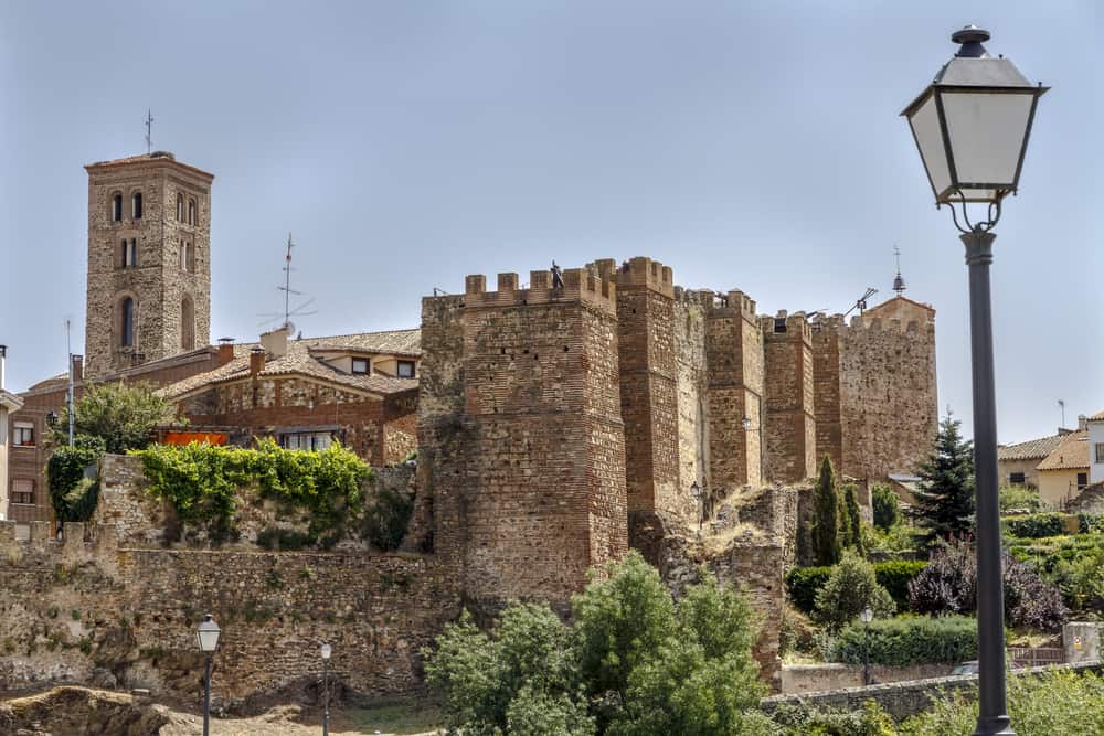 Parte del recinto amurallado que no puedes perderte en tus escapadas a la ciudad del río Lozoya.