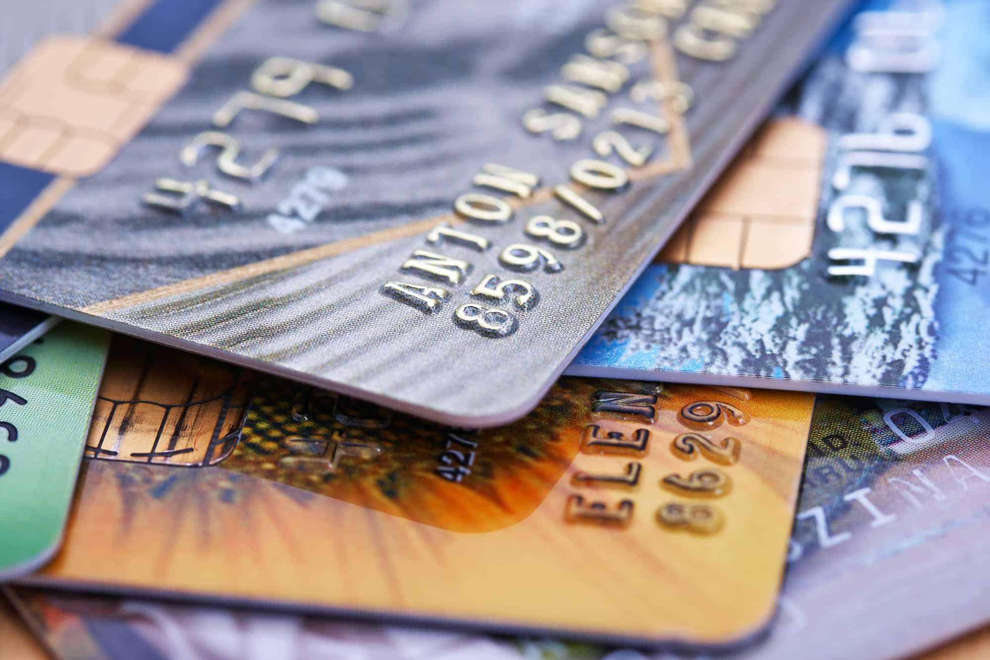 ¿Cuál es la diferencia entre una tarjeta de crédito y una tarjeta de débito?