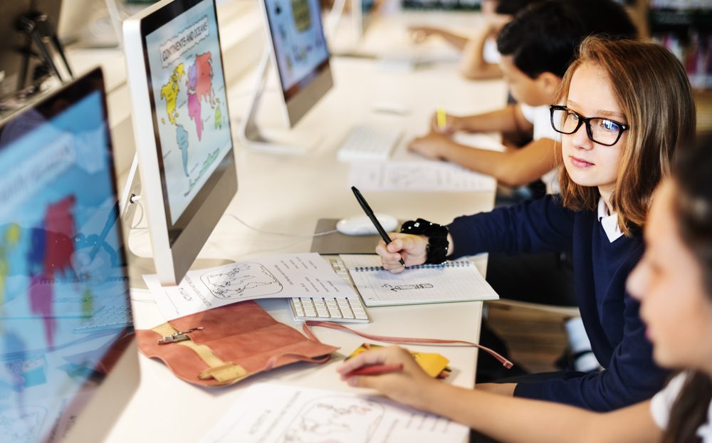 Tecnología y educación en las aulas y más allá