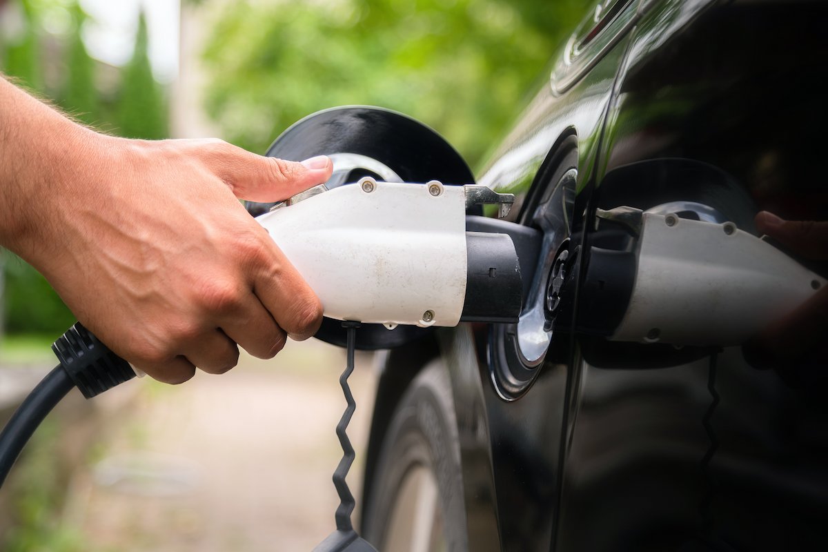 ¿Merece la pena invertir ahora en un coche eléctrico?