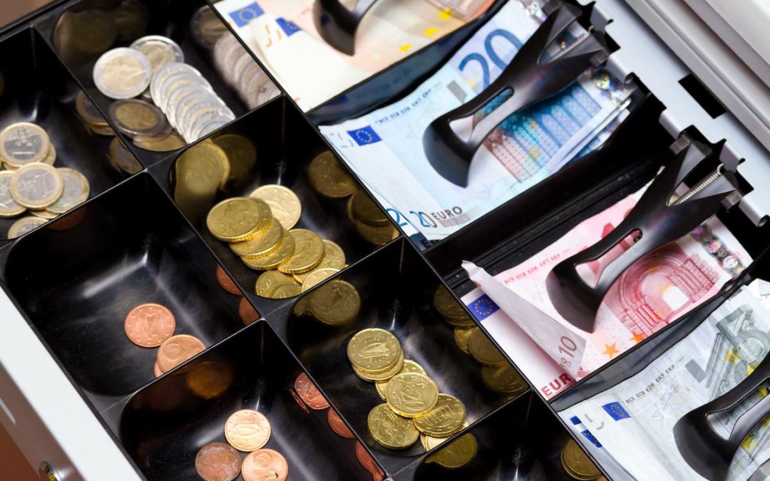 Cambio de billetes y monedas en el banco: ¿Es gratis?